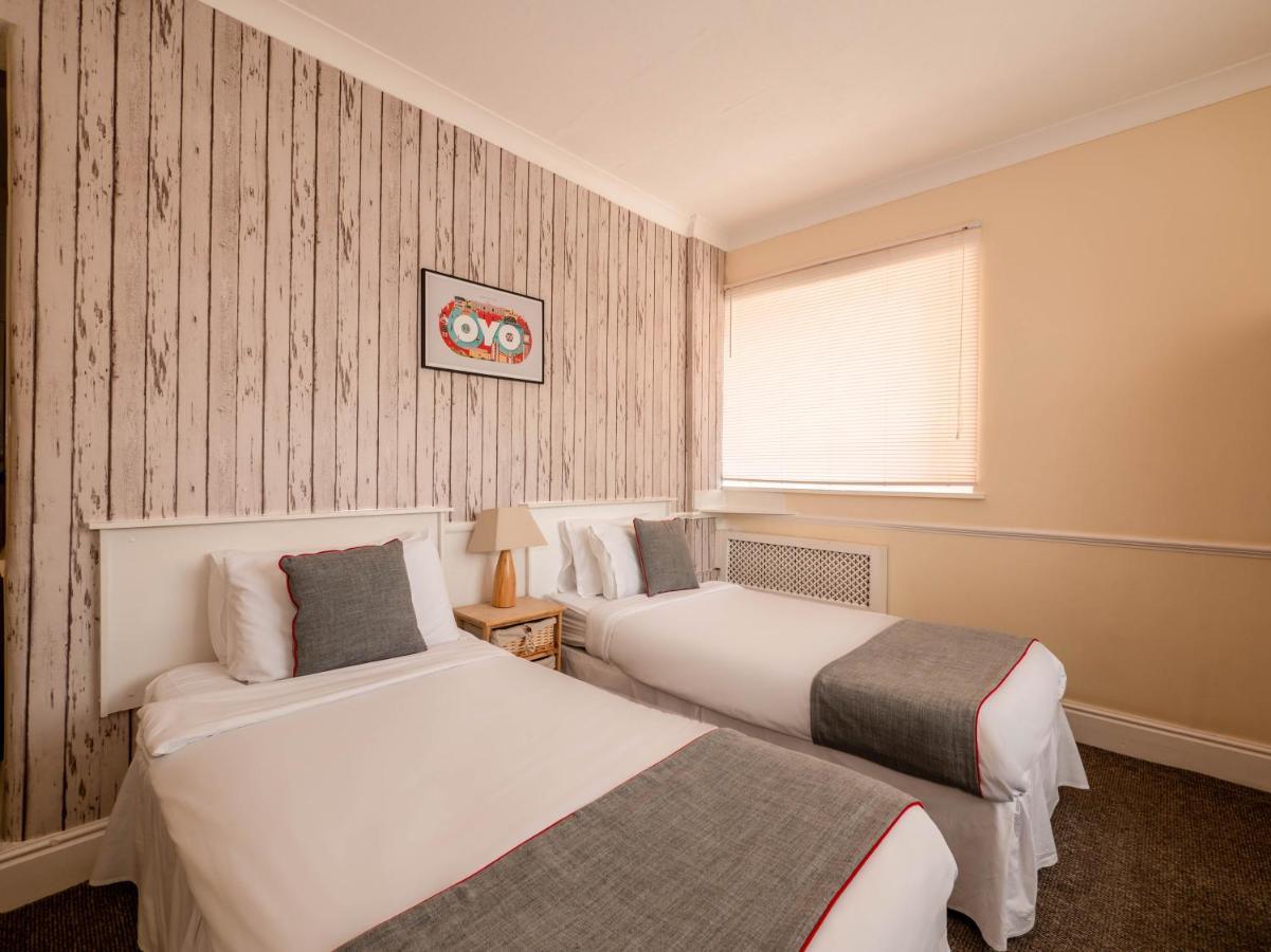 Oyo Pier Hotel Rhyl Zewnętrze zdjęcie