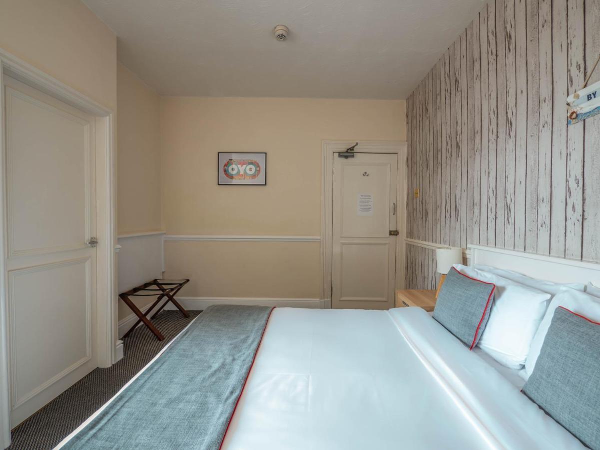 Oyo Pier Hotel Rhyl Zewnętrze zdjęcie