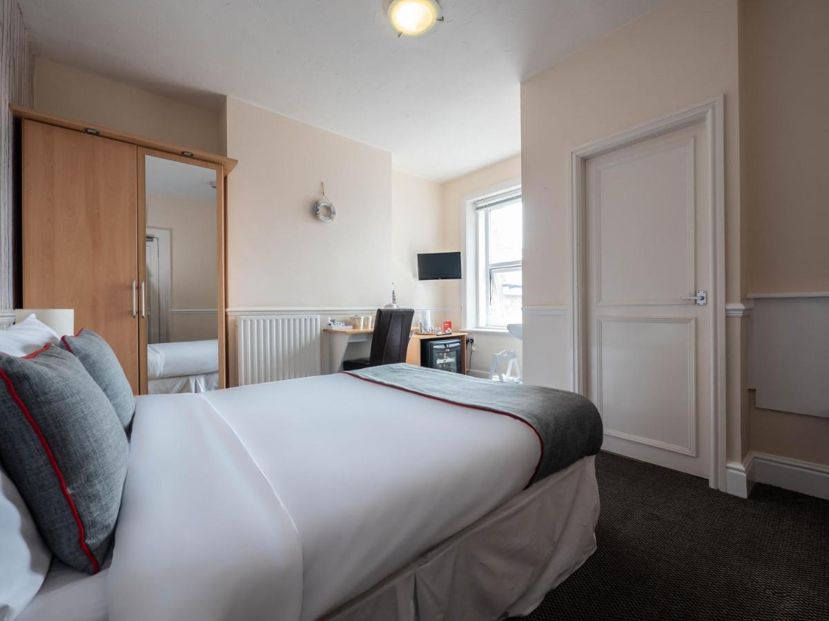 Oyo Pier Hotel Rhyl Zewnętrze zdjęcie