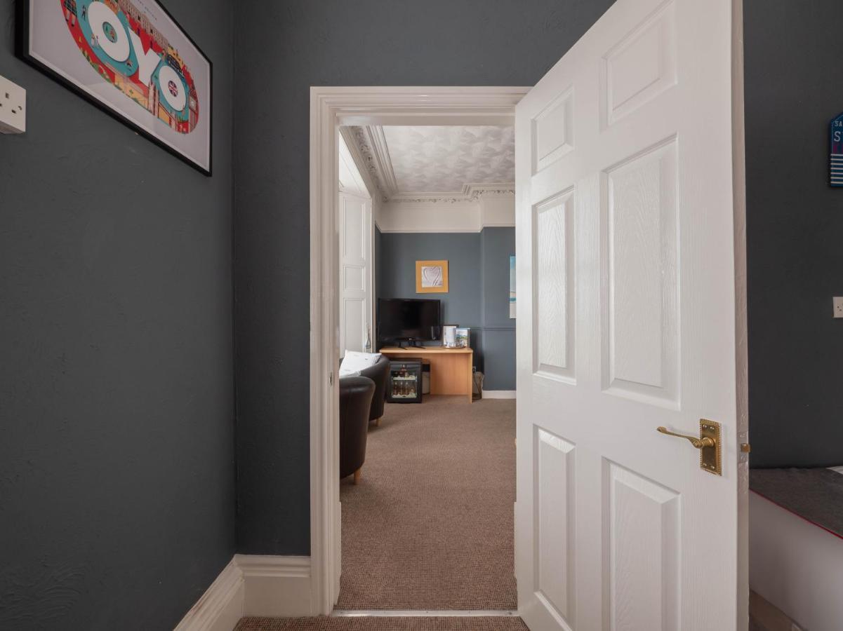 Oyo Pier Hotel Rhyl Zewnętrze zdjęcie