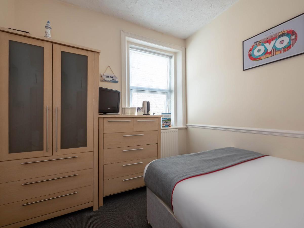 Oyo Pier Hotel Rhyl Zewnętrze zdjęcie