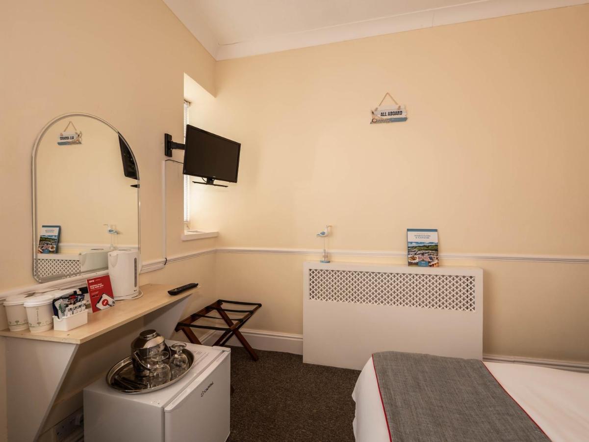 Oyo Pier Hotel Rhyl Zewnętrze zdjęcie
