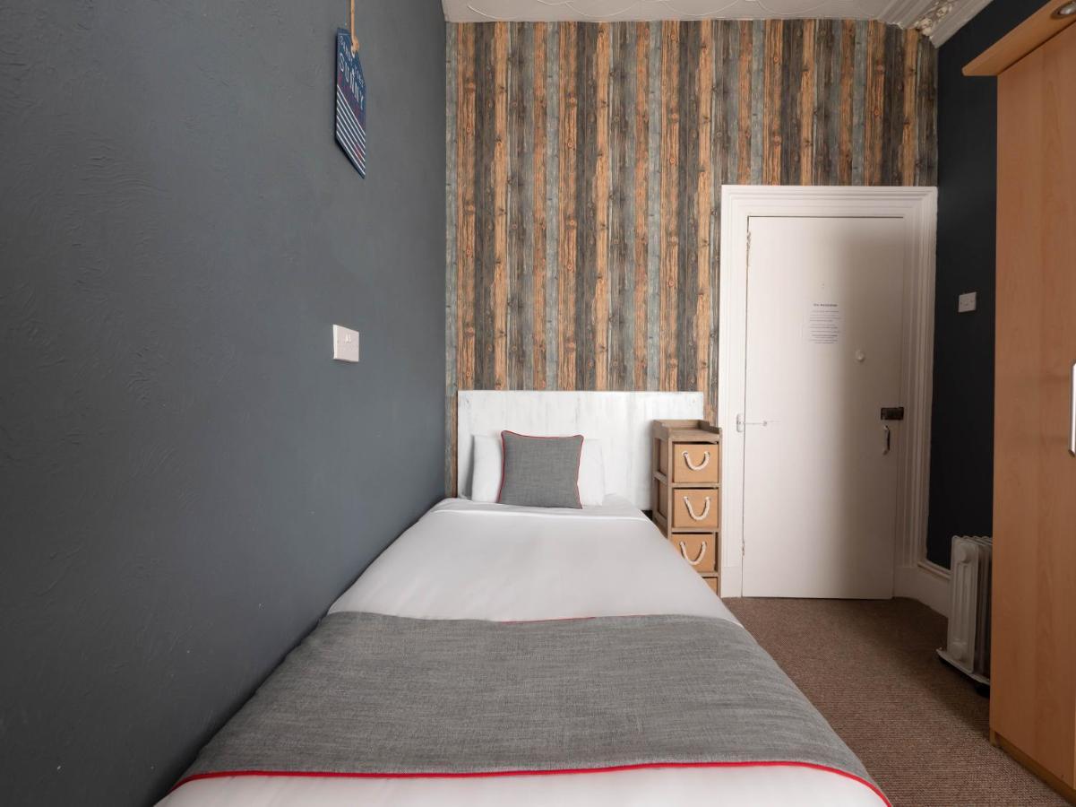 Oyo Pier Hotel Rhyl Zewnętrze zdjęcie