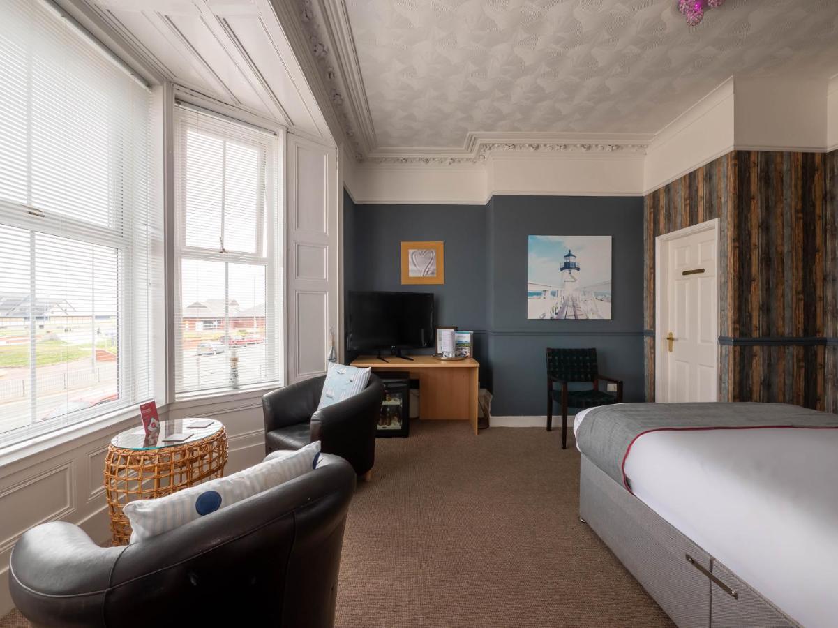 Oyo Pier Hotel Rhyl Zewnętrze zdjęcie
