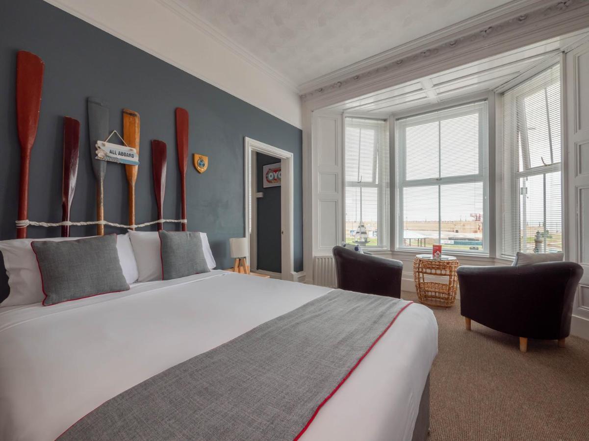Oyo Pier Hotel Rhyl Zewnętrze zdjęcie