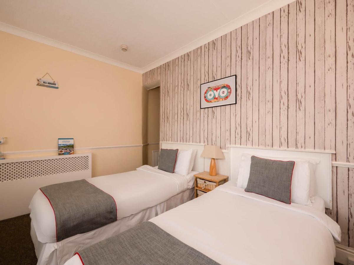 Oyo Pier Hotel Rhyl Zewnętrze zdjęcie