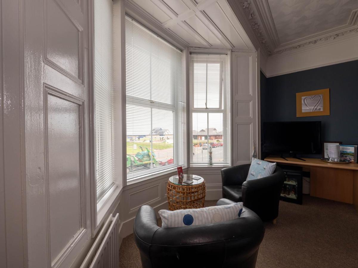 Oyo Pier Hotel Rhyl Zewnętrze zdjęcie