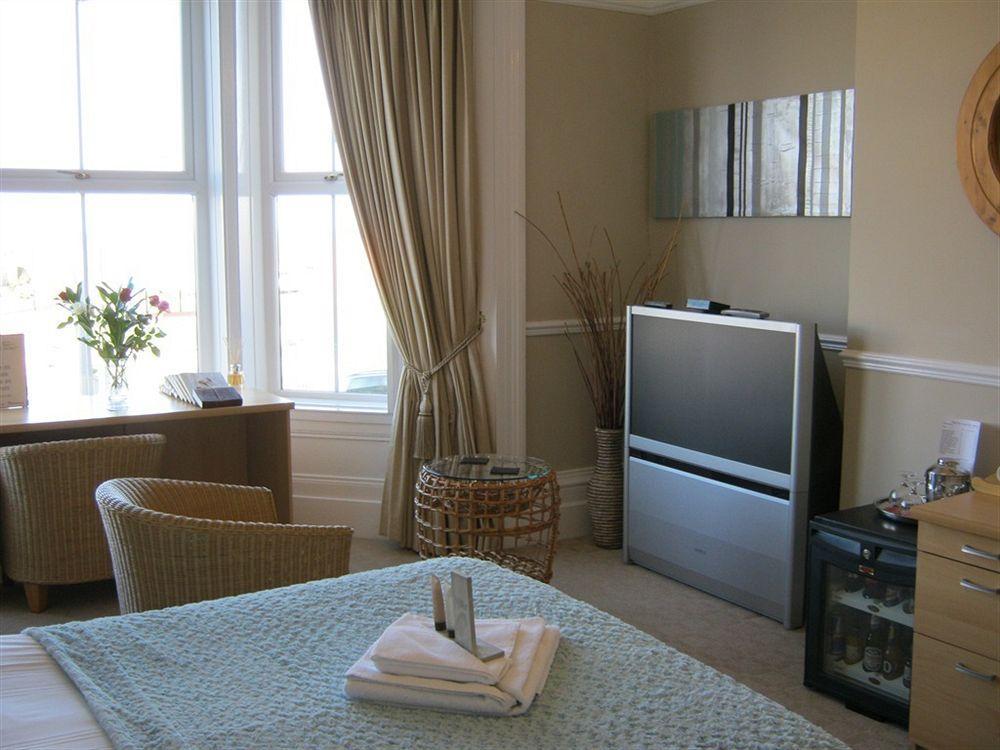 Oyo Pier Hotel Rhyl Zewnętrze zdjęcie