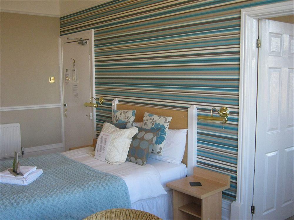 Oyo Pier Hotel Rhyl Zewnętrze zdjęcie