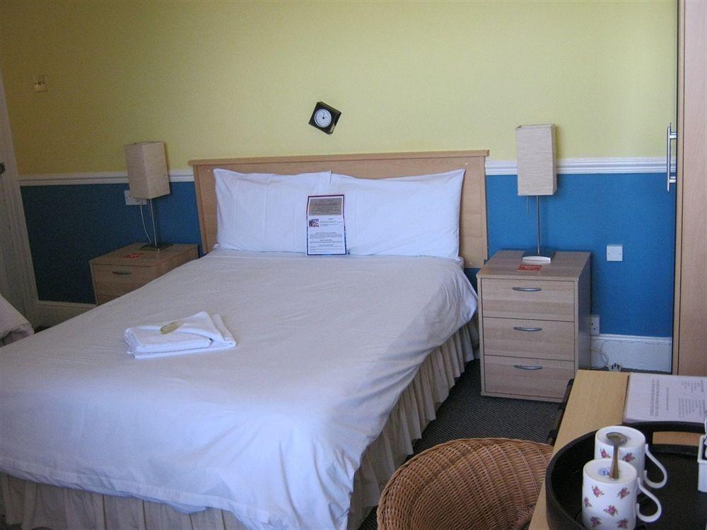 Oyo Pier Hotel Rhyl Zewnętrze zdjęcie