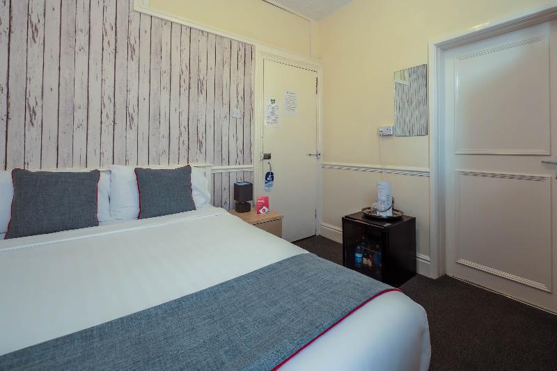 Oyo Pier Hotel Rhyl Zewnętrze zdjęcie